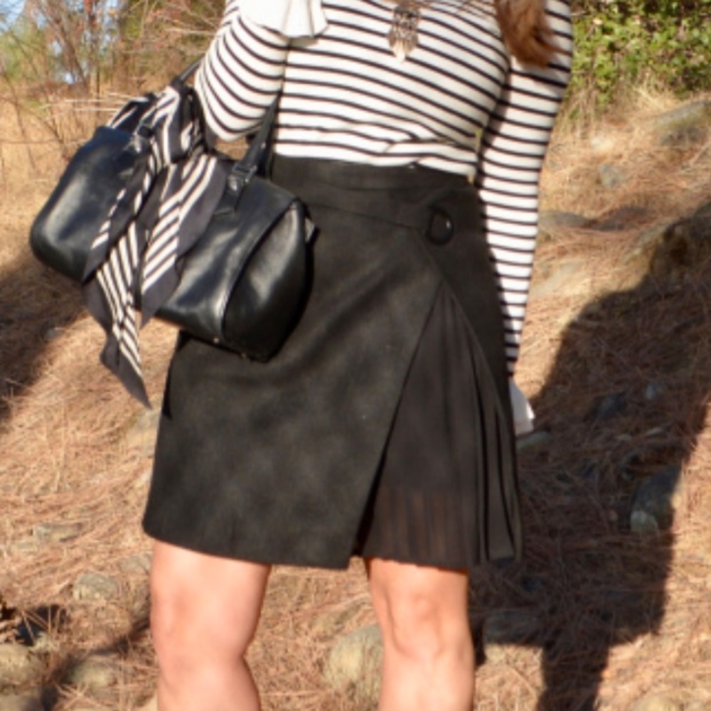 Mark. Peek of Pleats Black Skirt